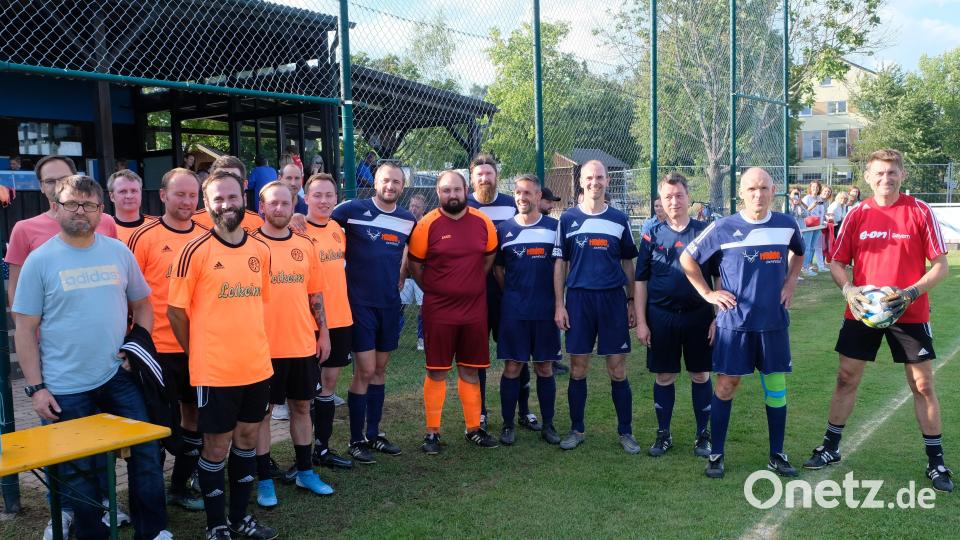 Legenden gibt es auch beim FC. Das Einlagenspiel der Meistermannschaften aus den Jahren 2003 und 2016 stößt auf großes Interesse Bild: do