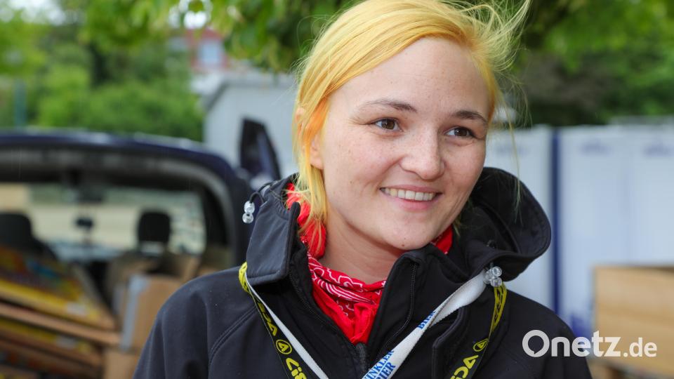 Mercedes Mayerl vom Veranstalter-Team ist zuversichtlich, dass das Wetter besser wird zum Festivalauftakt am Donnerstag. Bild: Wolfgang Steinbacher