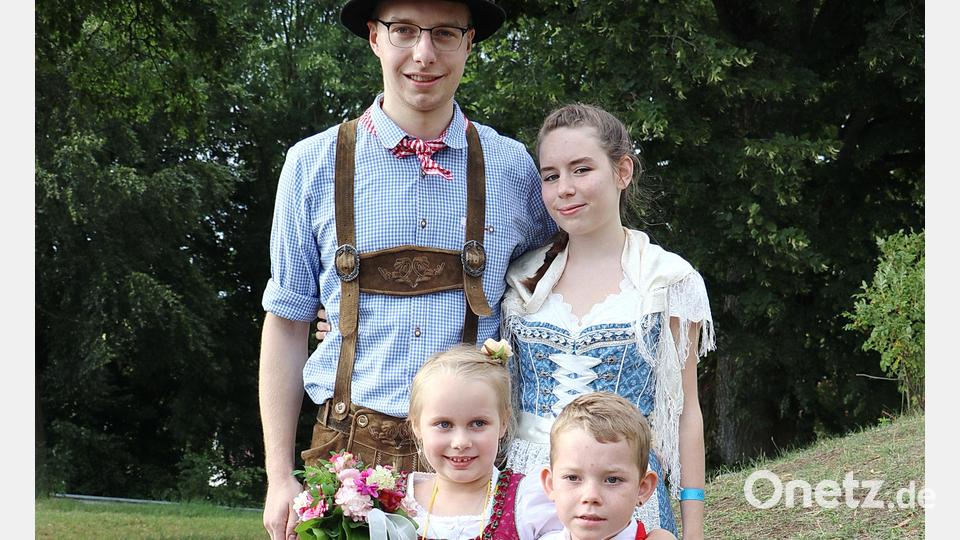 Oberkirwapaare bei Groß und Klein: Sophie Kopp und Dominik Haas sowie Ronja Schwinger und Toni Rosner. Bild: gru