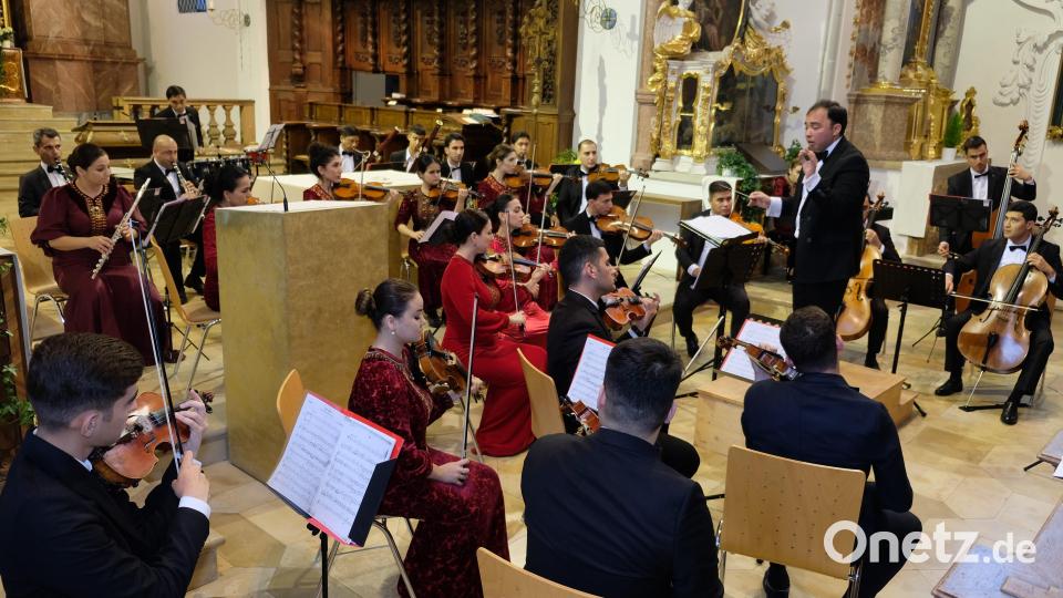 Unter dem Motto &quot;Klänge aus dem Karakum&quot; gastierte das Turkmenische Kammerorchester im Rahmen des Bayreuther Jugend-Festivaltreffens und der Speinsharter Sommerkonzerte in der Klosterkirche. Bild: do