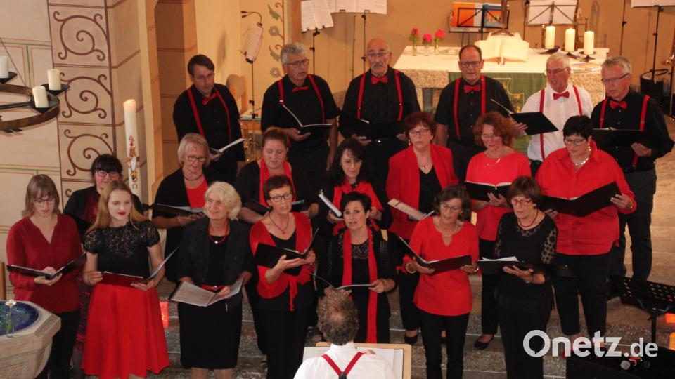 Der Chor &quot;Music &amp; More&quot; imponierten mit klarem Gesang. Bild: kro