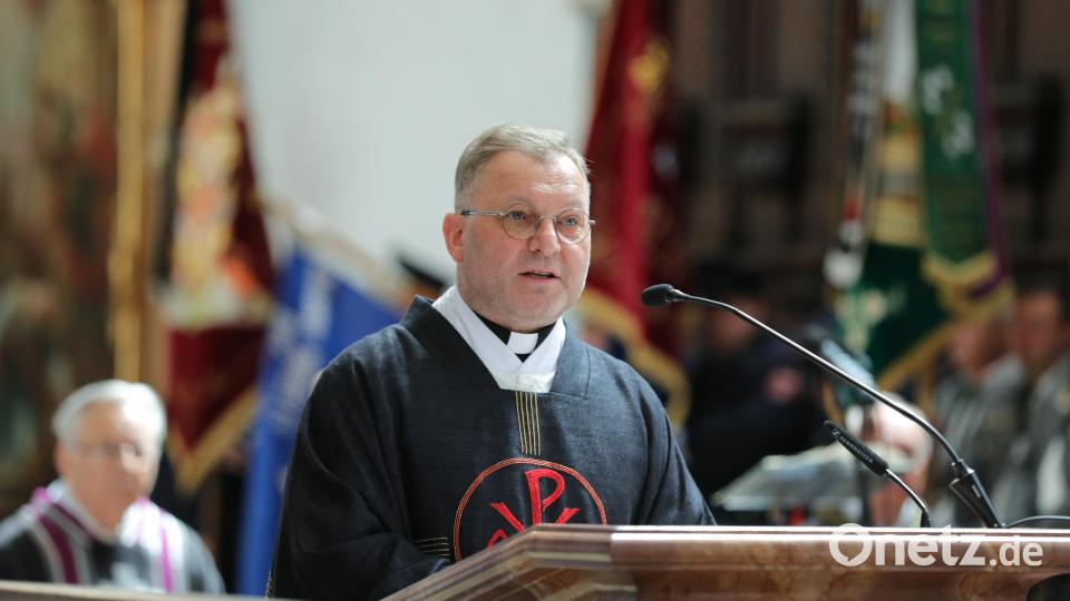 Regionaldekan Markus Brunner predigte zum Gleichnis von den anvertrauten Talenten. Bild: Wolfgang Steinbacher