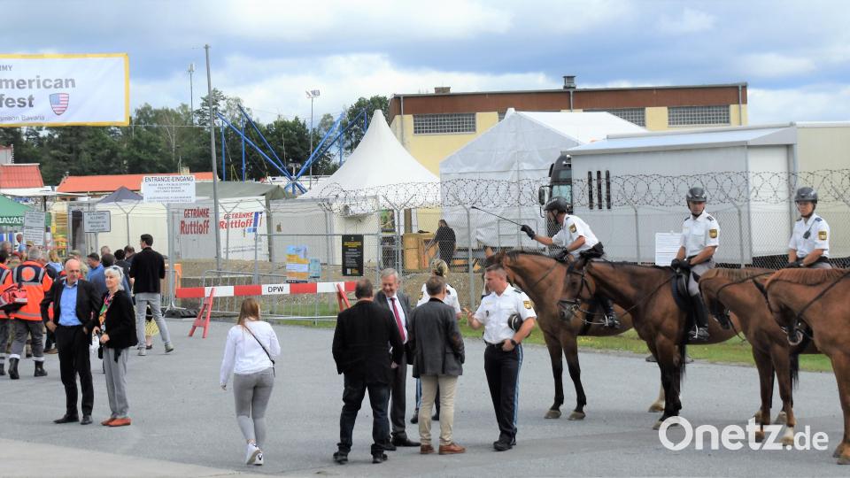 Die Polizisten der Reiterstaffeln aus München und Nürnberg. Bild: rgr