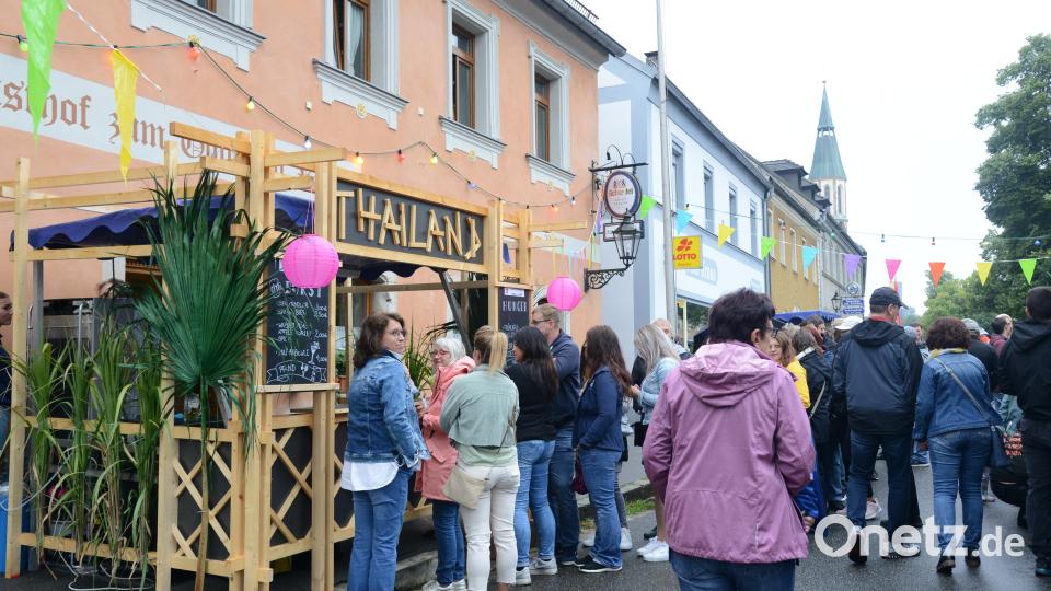 Mitten am Pleysteiner Marktplatz ist eine "Außenstelle" Thailands zu finden. Bild: bey
