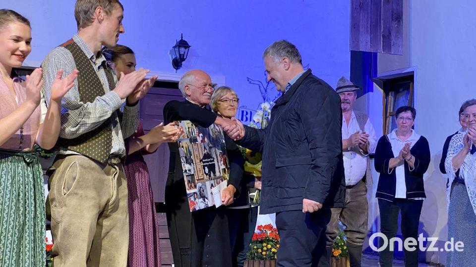 Landrat Richard Reisinger bezeichnete Escherl als &quot;echten Volksschauspieler&quot;. Bild: gri