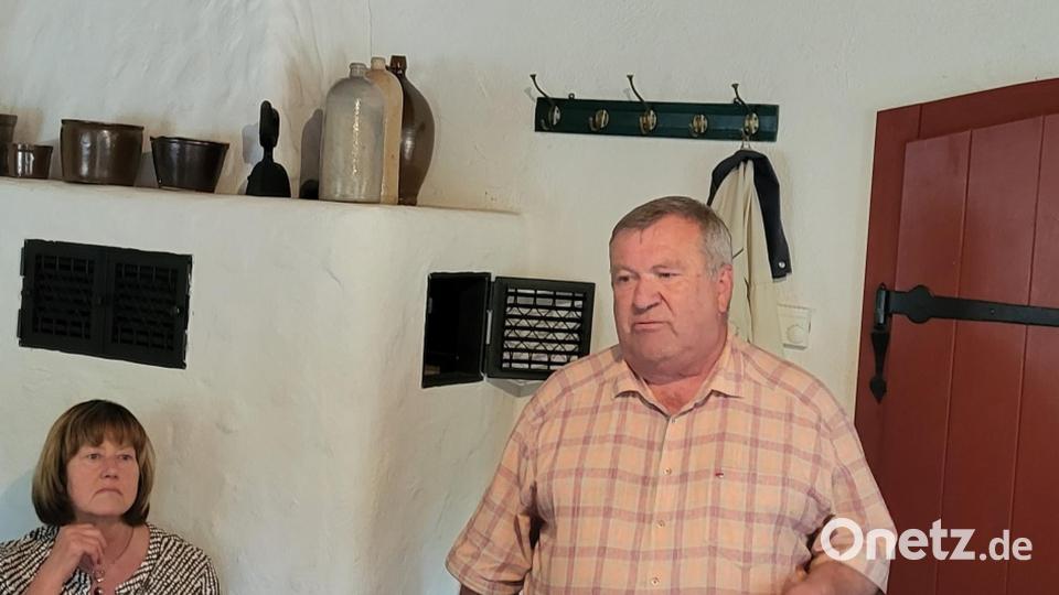Werner Robl widmet sich aktuell der Holzschlacht in Fuchsmühl, die im Jahr 1894 viele Opfer, darunter auch zwei Tote, forderte. Bild: Gabi Ernst/exb