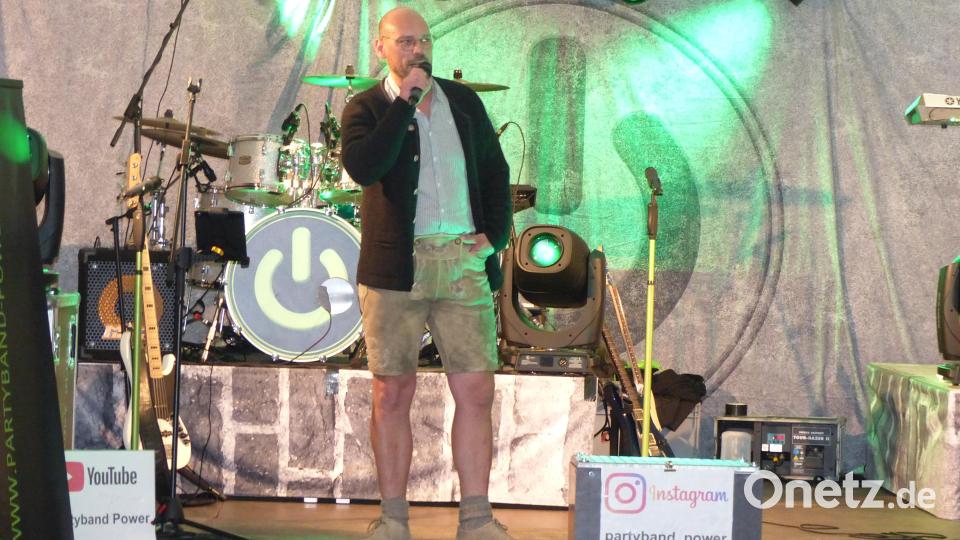 Kartellvorsitzender Josef Hammer begrüßt die Gäste zum Dorffest. Bild: hme