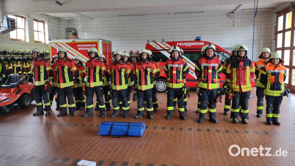 Achtzehn Feuerwehrleute aus Eslarn, Burgtreswitz, Moosbach und Heumaden bestanden die Modulare Trupp Ausbildung (MTA). Das Schiedsrichterteam bestätigte beste Leistungen. Bild: gi