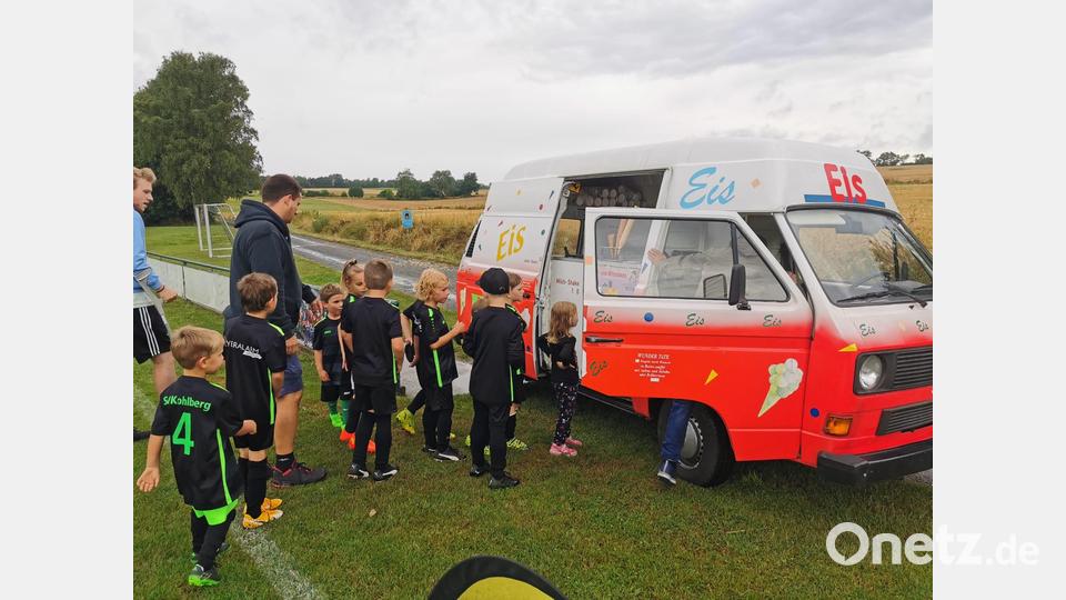Francesco mit seinem Eis-Bus machte den Kindern viel Freude Bild: hme