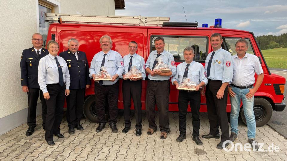 40 Jahre aktiver Dienst liegt hinter diesen Feuerwehrleuten. Bild: lei