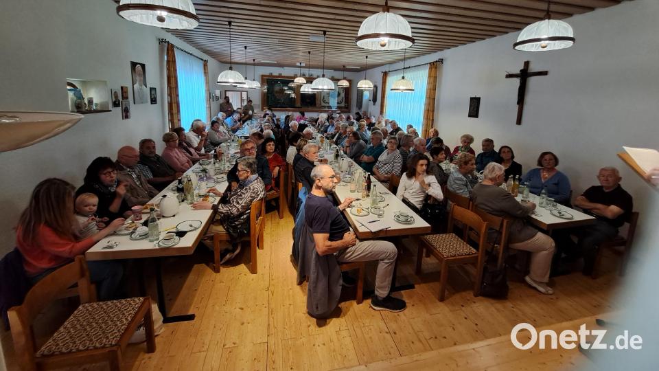 Der Pfarrsaal war gut gefüllt. Bild: GeHiH/exb