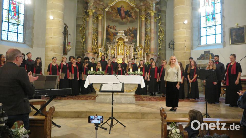 Beim Kirchenkonzert mit einem griechischen Chor wurden die Zuhörer auf eine musikalische Reise entführt, die geprägt war von Harmonie, Leidenschaft und einer unverkennbaren griechischen Note. Bild: jzk
