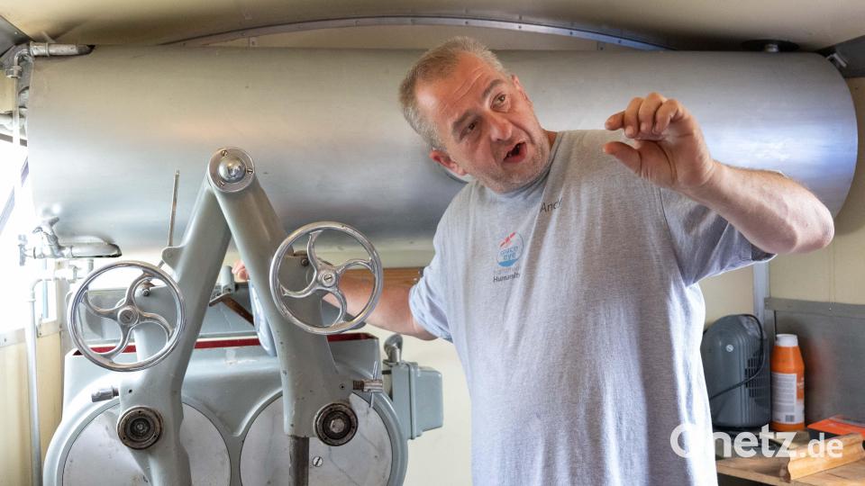 Andreas Lehner kümmert sich um die Technik in der mobilen Bäckerei. Bild: Sabine Franzl