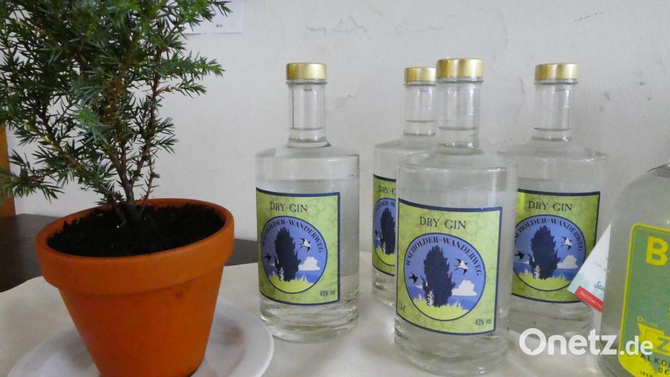 Genuss aus der Region, der nicht um die Welt reisen muss: Der Wacholder-Wanderweg-Gin ist eines von vielen Beispielen. Bild: Jürgen Zach