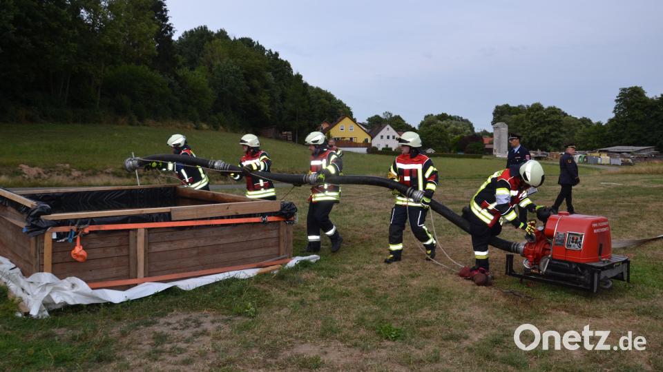 Kritisch beobachten die Schiedsrichter die Arbeiten der Prüflinge. Bild: gi