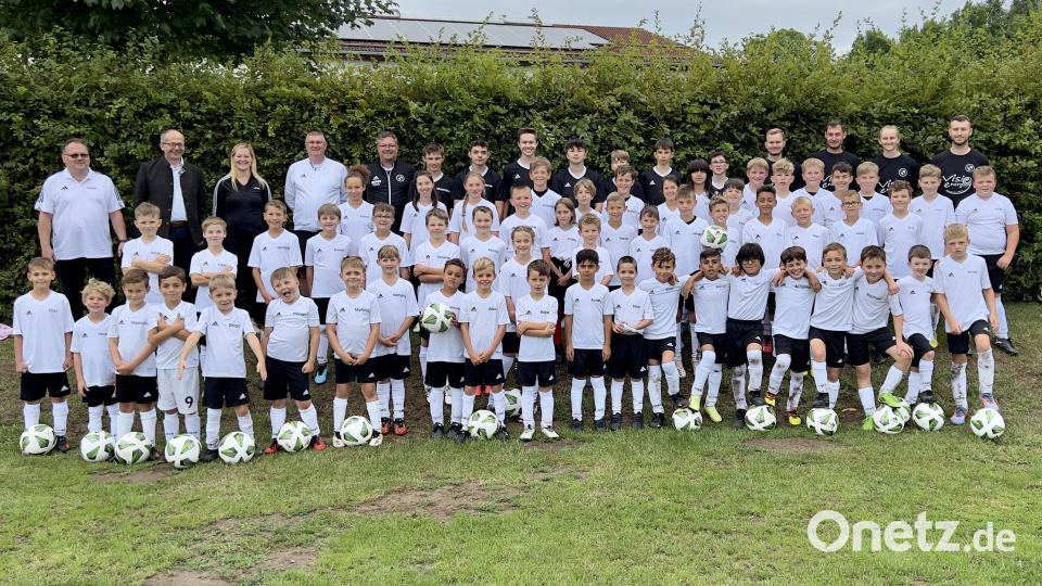 Der SVSW Kemnath hatte im Rahmen des Ferienprogramms der Stadt Kemnath zum Sommer-Fußballcamp eingeladen. 56 Kinder hatten sich angemeldet. Bild: SVSW Kemnath
