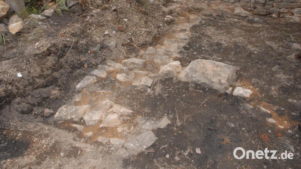Auch freigelegte Fundamente geben keinen sicheren Aufschluss über die Entstehungszeit der ehemaligen Schlosskapelle. Bild: pop