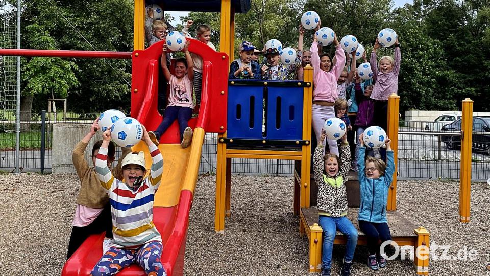 Die Kinder toben sich beim Spielenachmittag der Frauen-Union in Schirmitz nach Herzenslust aus.. Bild: R. Kreuzer