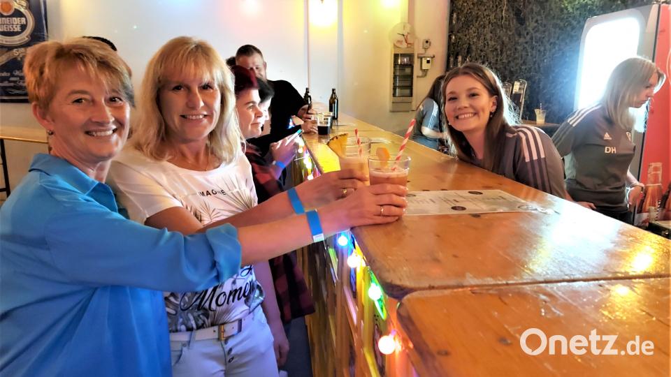 Die Cocktail-Bar wartete mit raffinierten Longdrinks auf. Bild: lg