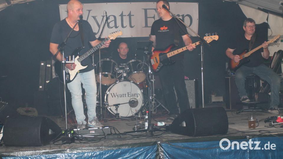 Die Kultband &quot;Wyatt Earp&quot; lässt es am Samstag krachen und begeistert mit Rockmusik. Bild: pi
