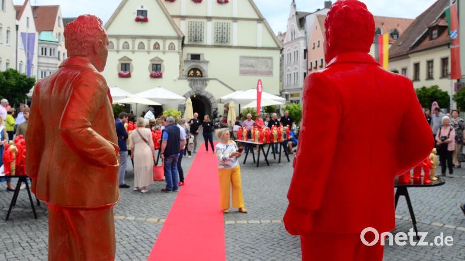 Max Reger blickt im Doppelpack nach vorne. . Bild: Kunz