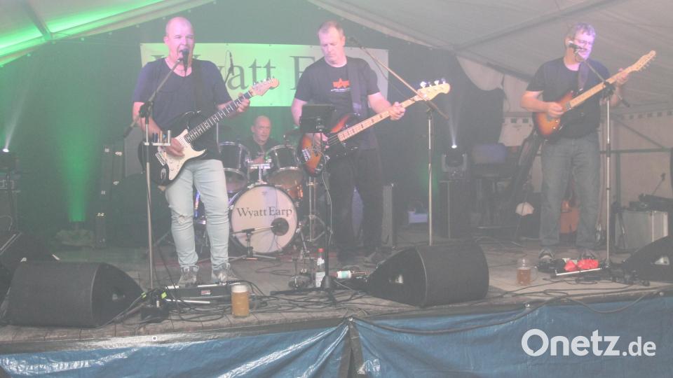 Die Kultband &quot;Wyatt Earp&quot; lässt es am Samstag krachen und begeistert mit Rockmusik. Bild: pi