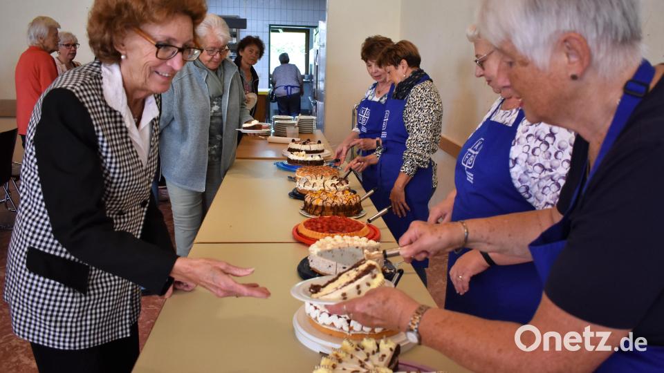 Die Tortenauswahl beim Sommerfest der Senioren war riesig. Bild: rgr