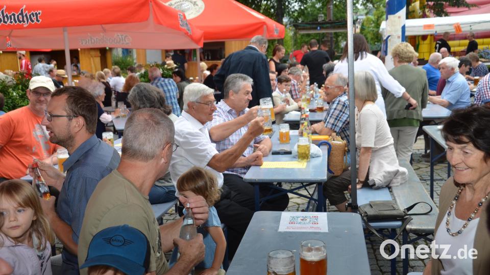 Trotz des Gewitterschauers wurde das Altstadtfest 2023 der Spielvereinigung Vohenstrauß ein Riesenerfolg. Bild: dob