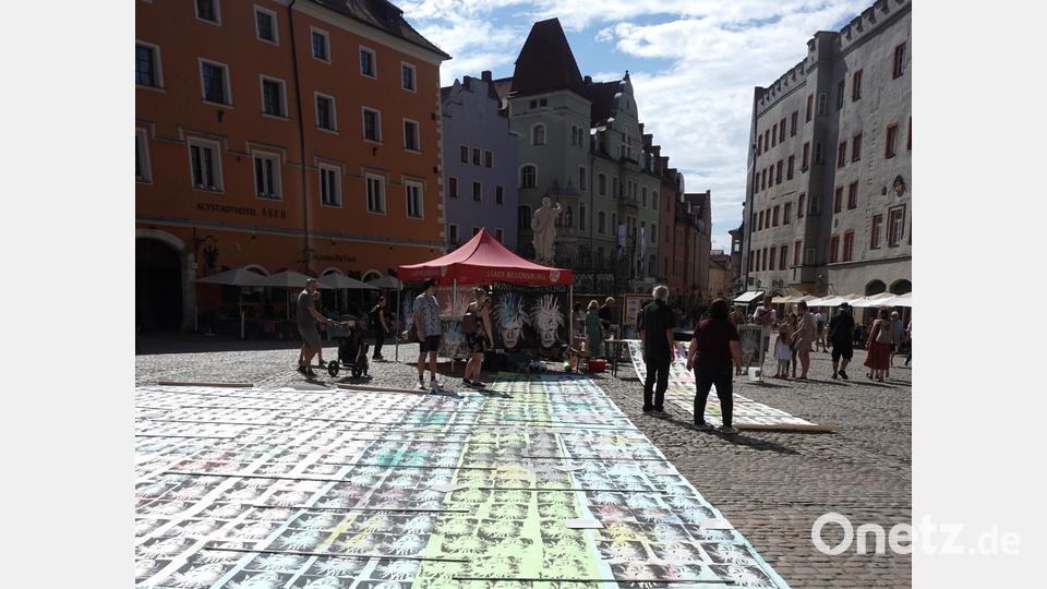 Die Portraits auf dem Haidplatz Bild: Claudia Erdenreich