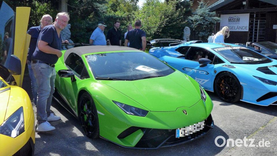 Lamborghini-Treffen im Fahrzeugmuseum Fichtelberg. Auf ihrer Tour in Richtung Fichtelgebirge machte der Lamborghini Club Germany Station am Deutschen Fahrzeugmuseum in Fichtelberg. Bild: Harald Judas