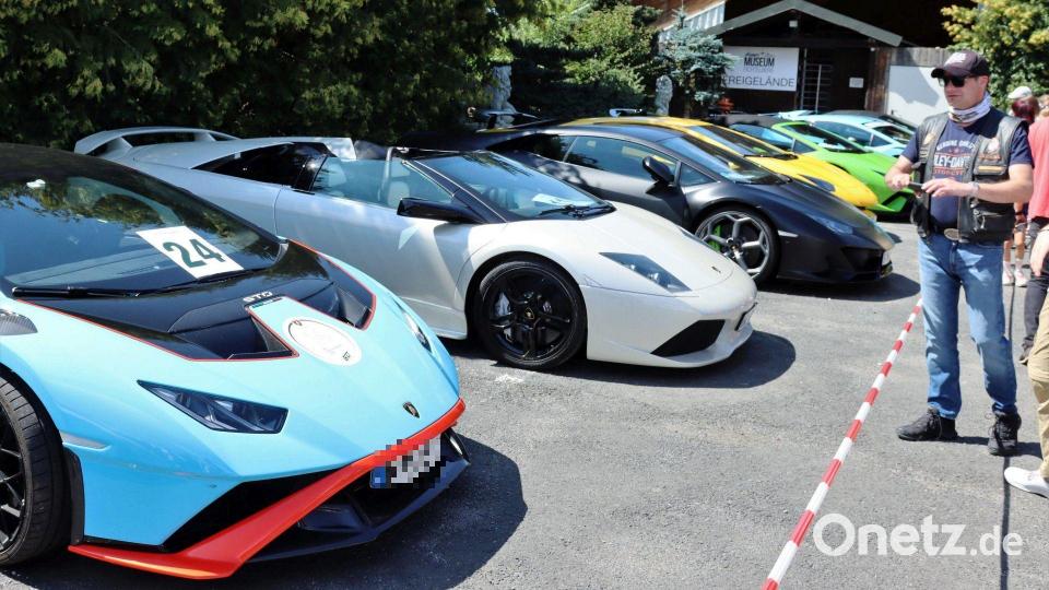 Lamborghini-Treffen im Fahrzeugmuseum Fichtelberg. Auf ihrer Tour in Richtung Fichtelgebirge machte der Lamborghini Club Germany Station am Deutschen Fahrzeugmuseum in Fichtelberg. Bild: Harald Judas
