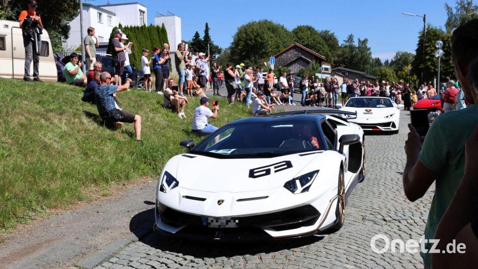 Lamborghini-Treffen im Fahrzeugmuseum Fichtelberg. Auf ihrer Tour in Richtung Fichtelgebirge machte der Lamborghini Club Germany Station am Deutschen Fahrzeugmuseum in Fichtelberg. Bild: Harald Judas