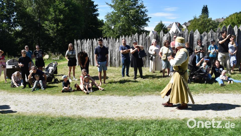 Moderator Thomas Krause begrüßte freudig die zahlreich anwesenden Parkbesucher. Bild: ubb