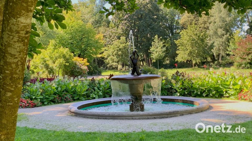 Er ist noch genauso schön wie damals. Der "Triton"- Springbrunnen im Jahr 2023 im Max-Reger-Park Weiden. Bild: Gabi Schönberger