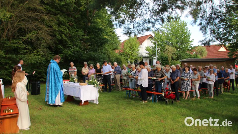 Gut 100 Gläubige wohnten dem Gottesdienst bei. Bild: sne