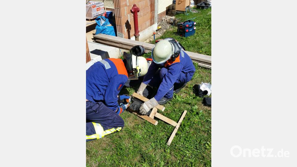 Die Oberlinder Feuerwehr erlebte innerhalb von zwölf Stunden einen Notfall nach dem anderen. Richtig professionell war das Vorgehen jedes Einzelfalls. Bild: dob