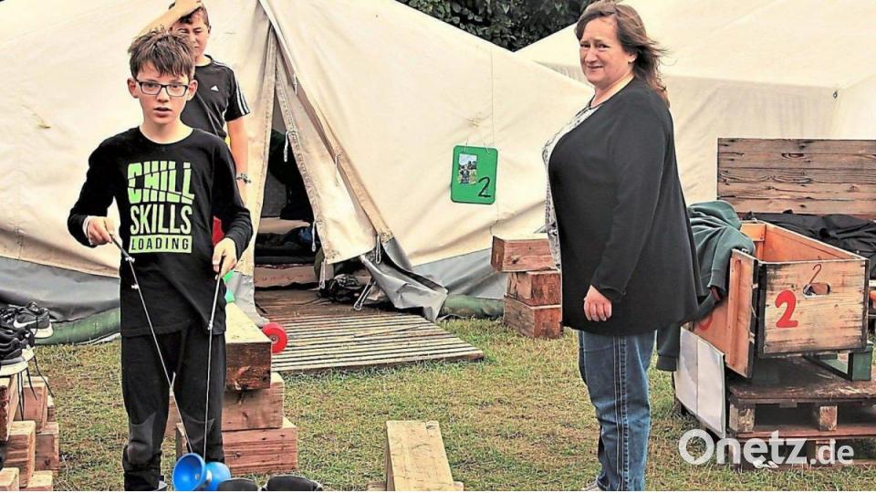 Bundestagsabgeordnete Marianne Schieder betreut seit zig Jahren das BDKJ-Zeltlager am Voithenberg mit. Bild: Dominik Altmann/exb