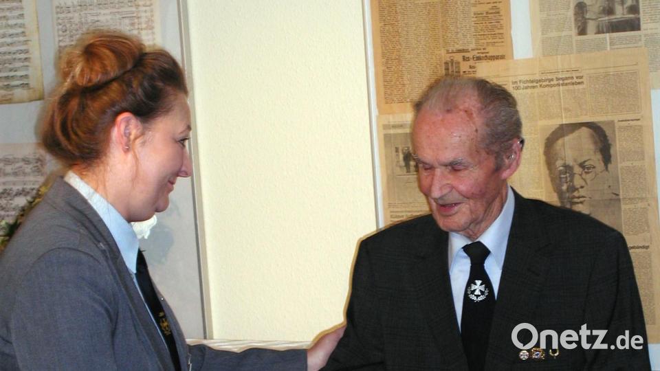 Andrea Hofmann, Vorsitzende der Krieger- und Soldatenkameradschaft Fuhrmannsreuth, schloss sich den Gratulanten an. Bild: ld