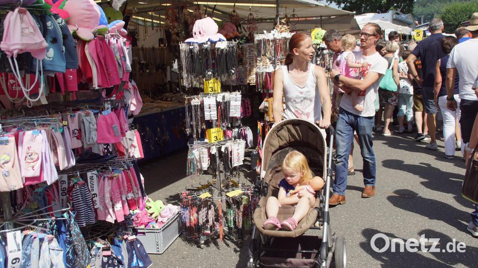 Ein Marktbummel beim Frauentag in Stadlern. Bild: mmj