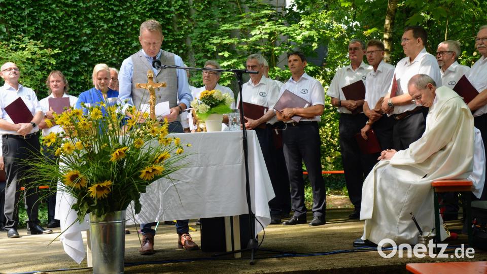 Der Vorsitzende des örtlichen OWV, Martin Rumpler, bedankte sich bei allen Mitwirkenden des Festgottesdienstes für die feierliche Gestaltung. Bild: fdl