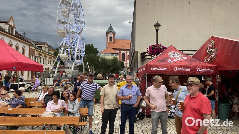 Viel geboten war beim Laurentiusfest in Waldsassens Partnerstadt Chodov. Daran nahm auch eine Besuchergruppe aus der Klosterstadt teil. Bild: Markus Scharnagl/exb