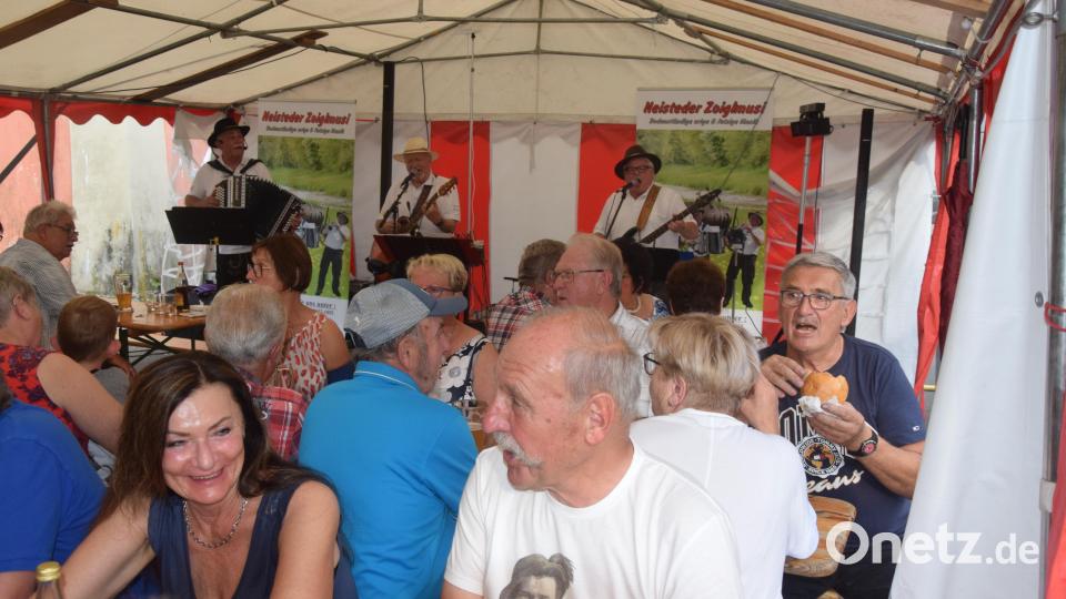 Musikalisch gab den Takt die Neisteder Zoiglmusi vor. Bild: fz