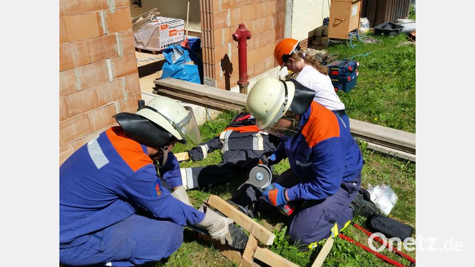 Die Oberlinder Feuerwehr erlebte innerhalb von zwölf Stunden einen Notfall nach dem anderen. Richtig professionell war das Vorgehen jedes Einzelfalls. Bild: dob