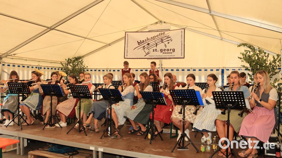 Die Blaskapelle St. Georg Rieden umrahmte den Gottesdienst und den Sonntag-Mittag im Festzelt. Bild: mrr