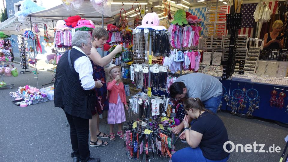 Bei vielen Angeboten am Jahrmarkt fällt die Auswahl nicht leicht. Bild: mmj