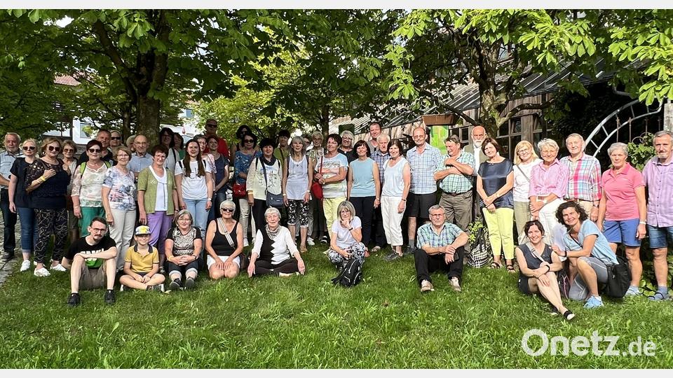 Fast 50 Mitglieder aus dem Obst- und Gartenbauverein Kemnath sowie Teilnehmer aus Kastl und Erbendorf machten sich auf dem Weg nach Freyung und informierten sich über die neuesten Gartentrends. Bild: rpp