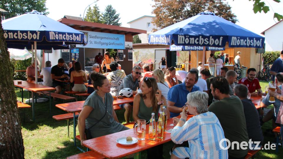 Kaiserwetter lässt die Menschen Speis und Trank genießen. Bild: sne