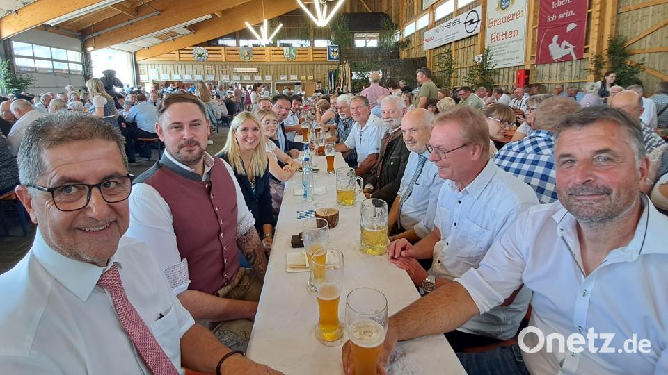 „Promis“ feierten mit: Zweiter von rechts: Domvikar Harald Scharf. Bild: gis