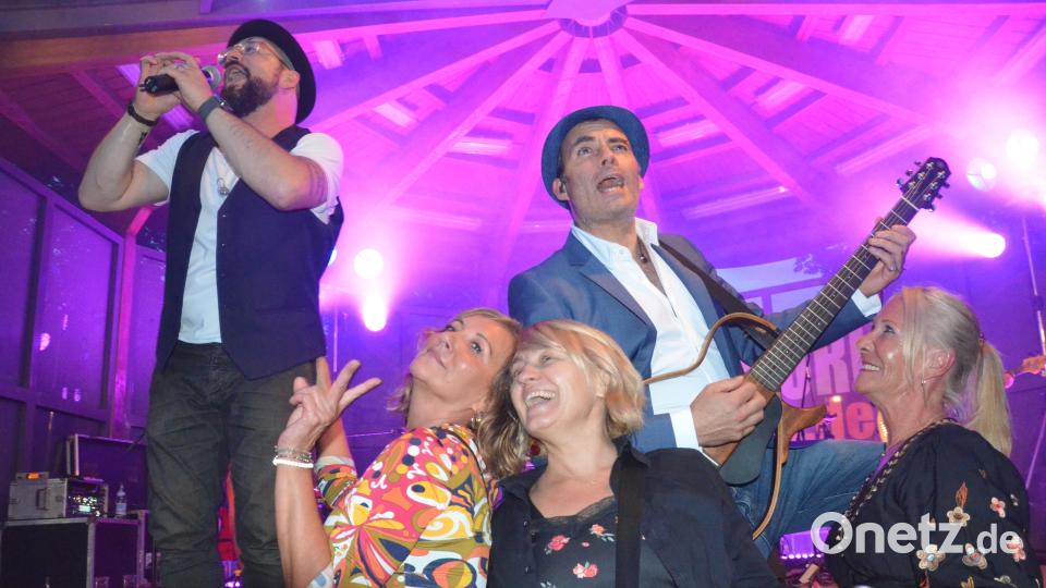 &quot;I dolci Signori&quot; feiern zum Abschluss des Serenadensommers in Weiden mit ihren Fans. Bild: Kunz