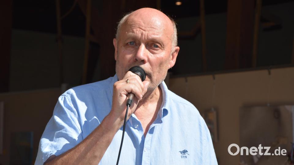Altbürgermeister Albert Köstler bei seinem Vortrag. Bild: jr